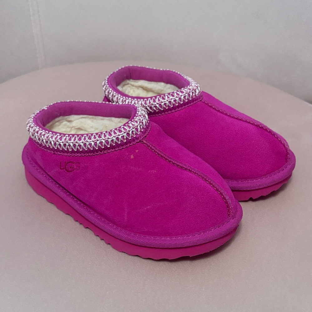 UGG Kids Slippers in Vibrant Fuchsia